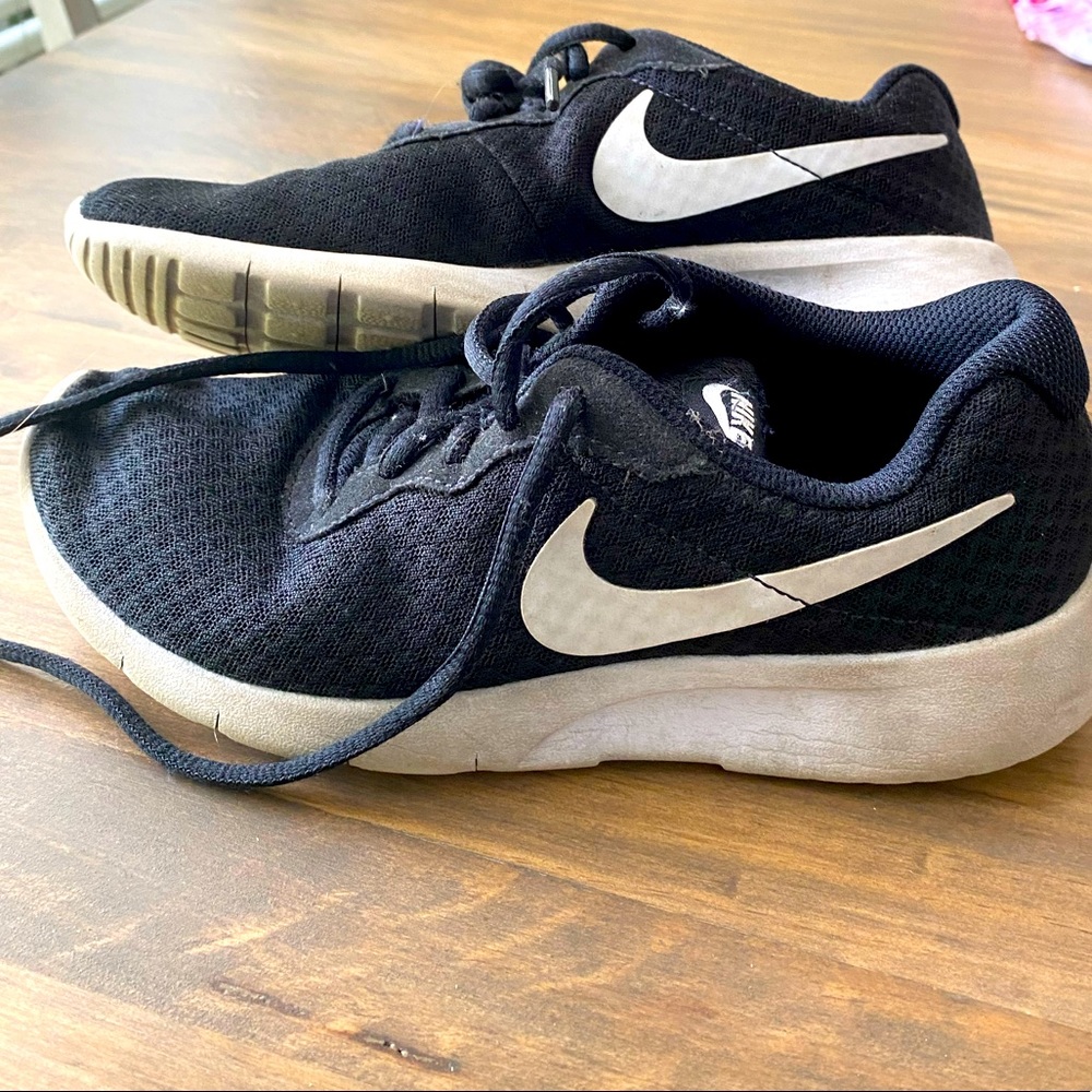 Nike Size 4 Youth black Shoes